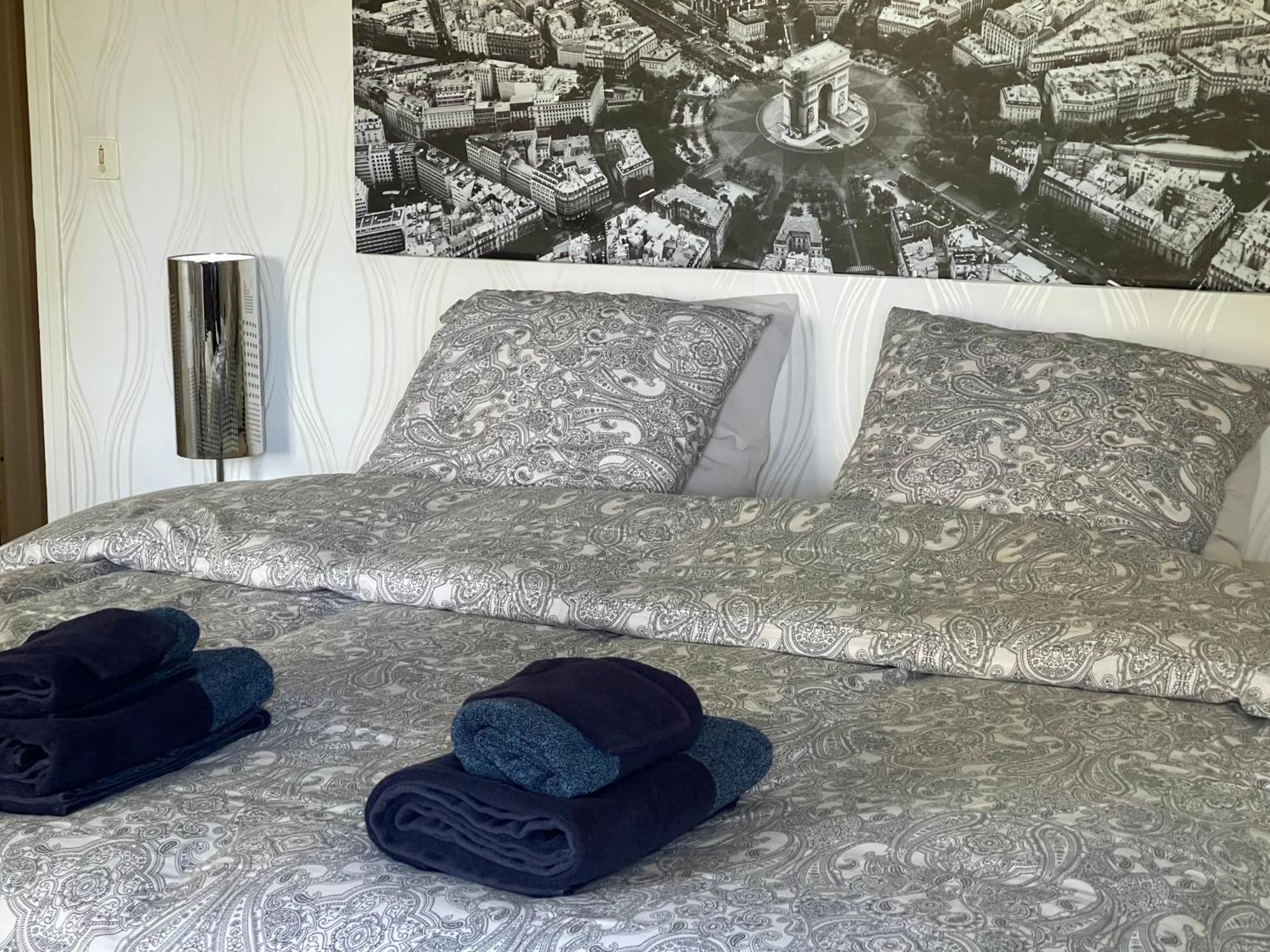 La Belle Chaumiere Bed & Breakfast Bretagne-de-Marsan Dış mekan fotoğraf