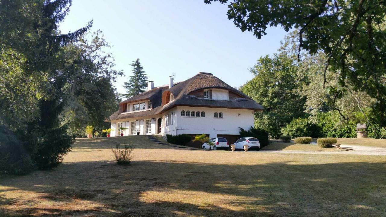 La Belle Chaumiere Bed & Breakfast Bretagne-de-Marsan Dış mekan fotoğraf